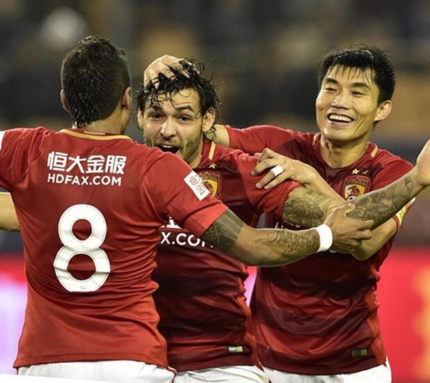美女脱了内裤喂我喝尿视频