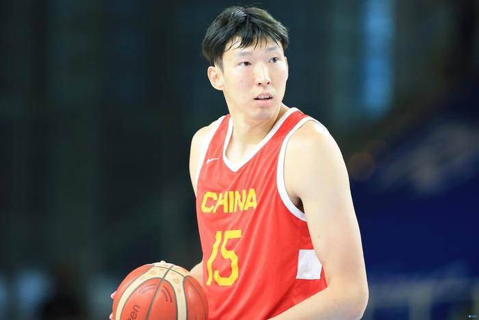 两个人一前一后攻击叙述