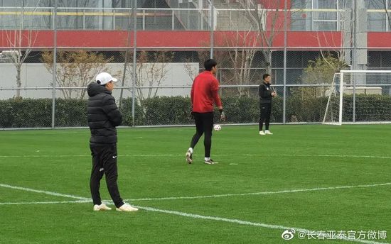 一名疯狂美女健身教练