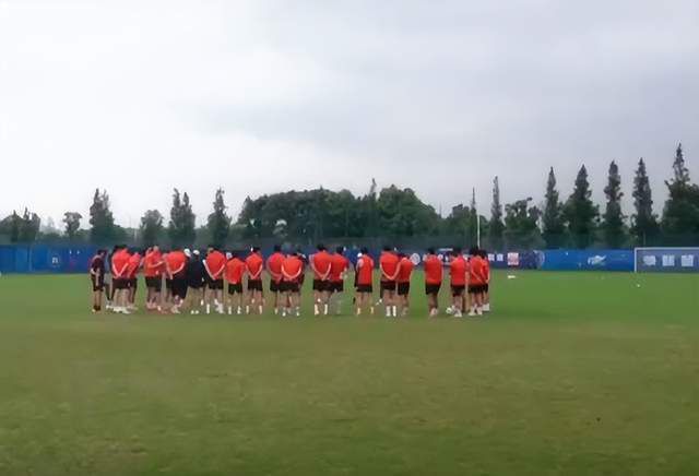 筱崎爱裸乳照无奶罩
