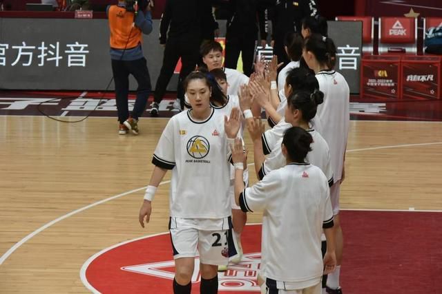 在电影院摸到她高潮